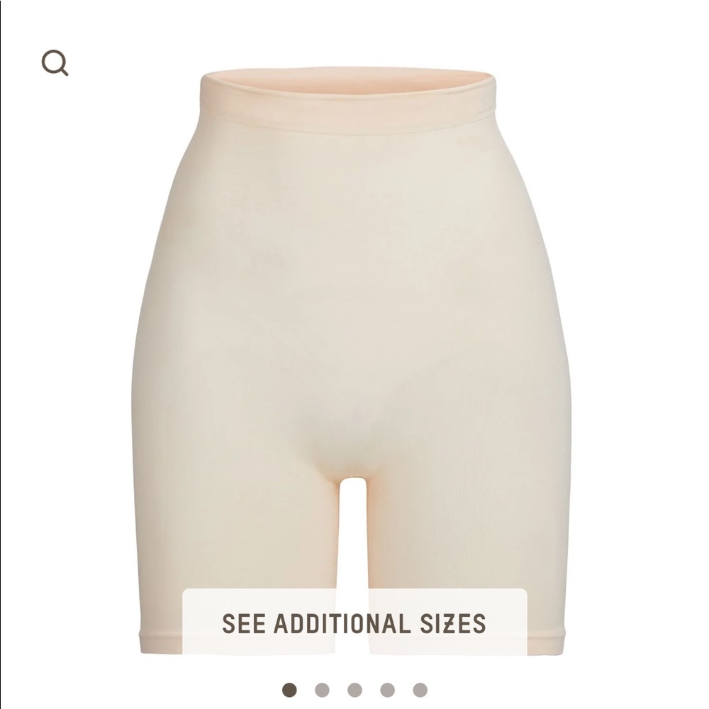 SKIMS Sculpt Short Mid Thigh